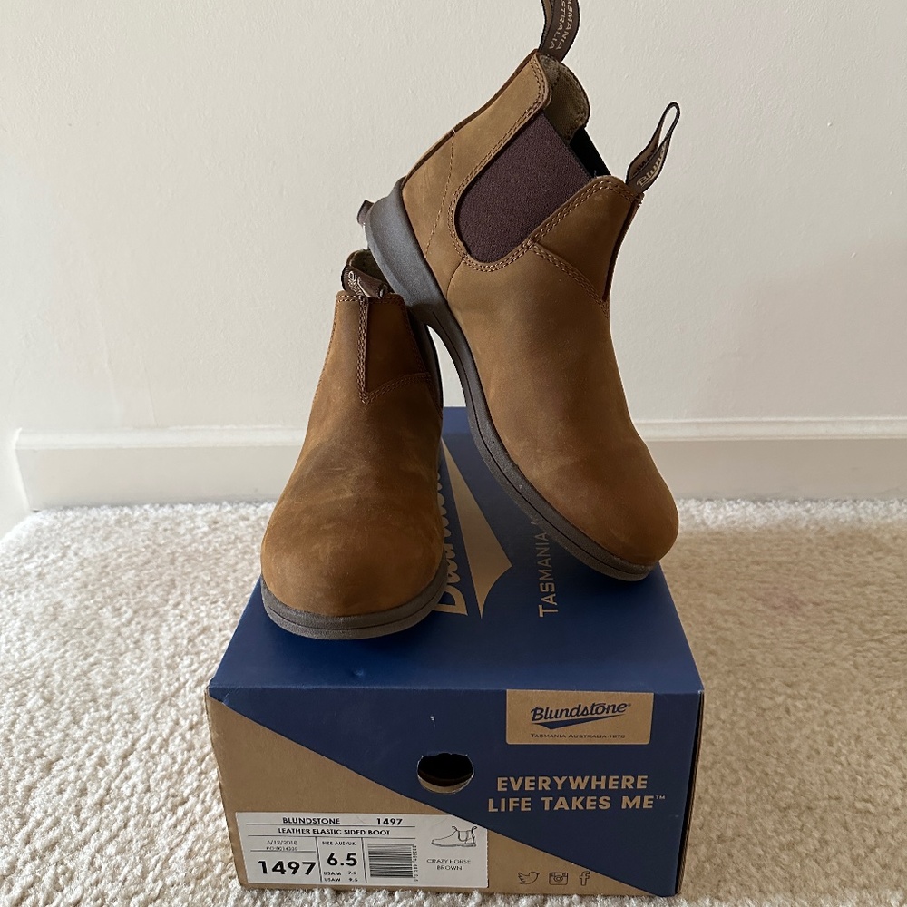 BLUNDSTONE 1497 Leather Elastic Sided Chelsea Boot (Size 9.5 US Women)